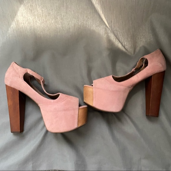 Jeffrey Campbell Foxy Wood Suede
Pink Heels Size 7 - Picture 5 of 13